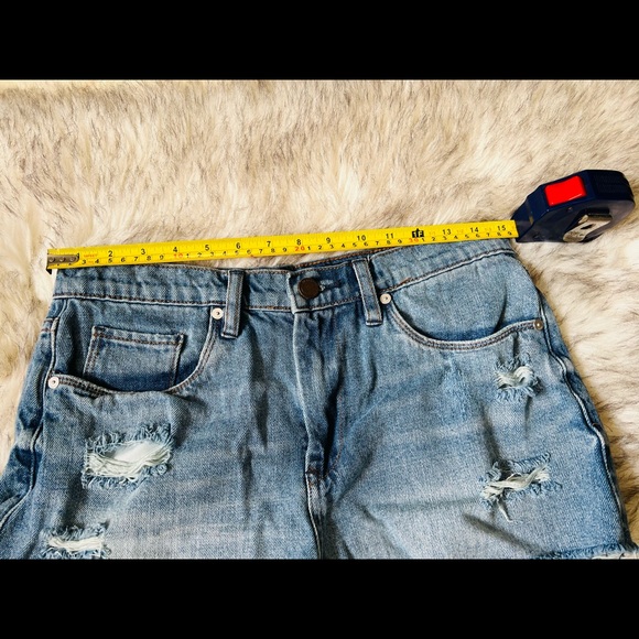 BlankNYC Vintage High Rise Light Wash Distressed Cut Off Denim Shorts - Picture 8 of 9